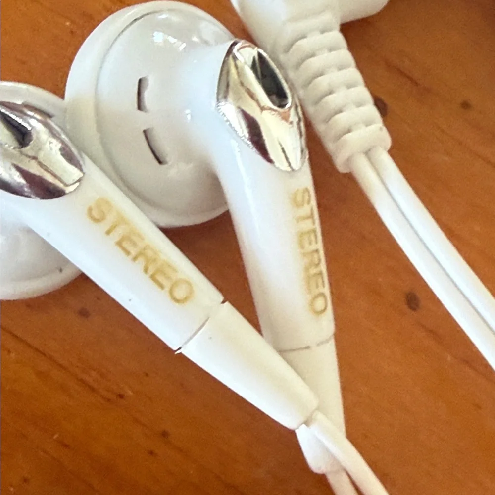 Samsung White Earbud Headphones